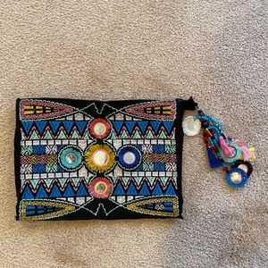 Pilyq beach club / pouch